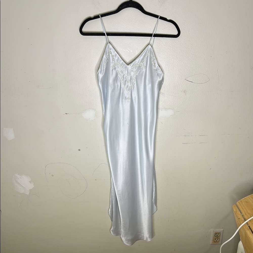 Linda Elegant Light Powder Blue Embroidered Polyester Satin Nightgown Size Small
